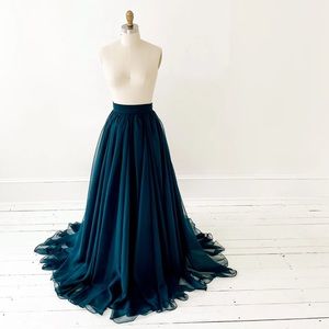 Sweet Caroline Styles Florence Skirt in Evergreen